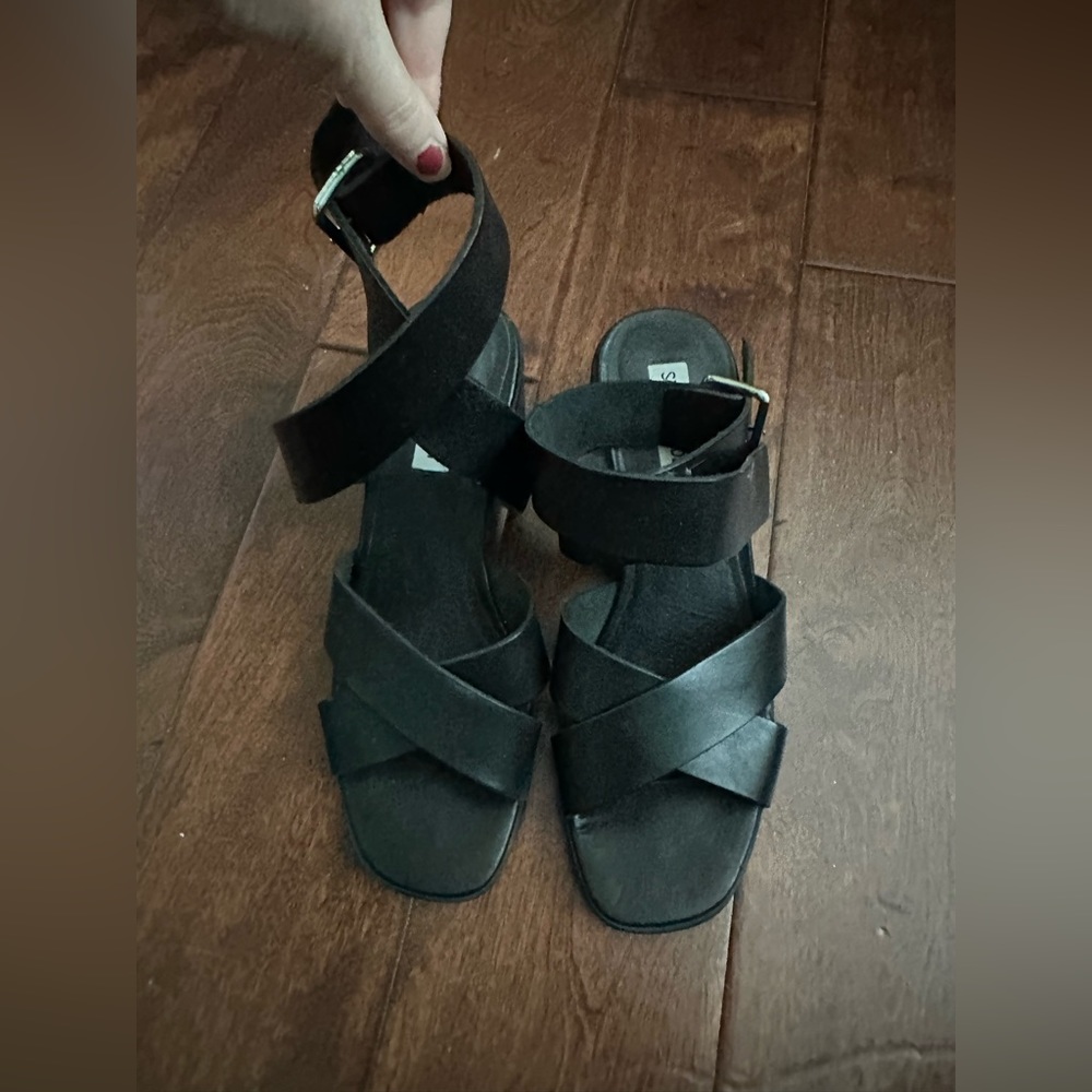 Wrap around the ankle Steve Madden shoes